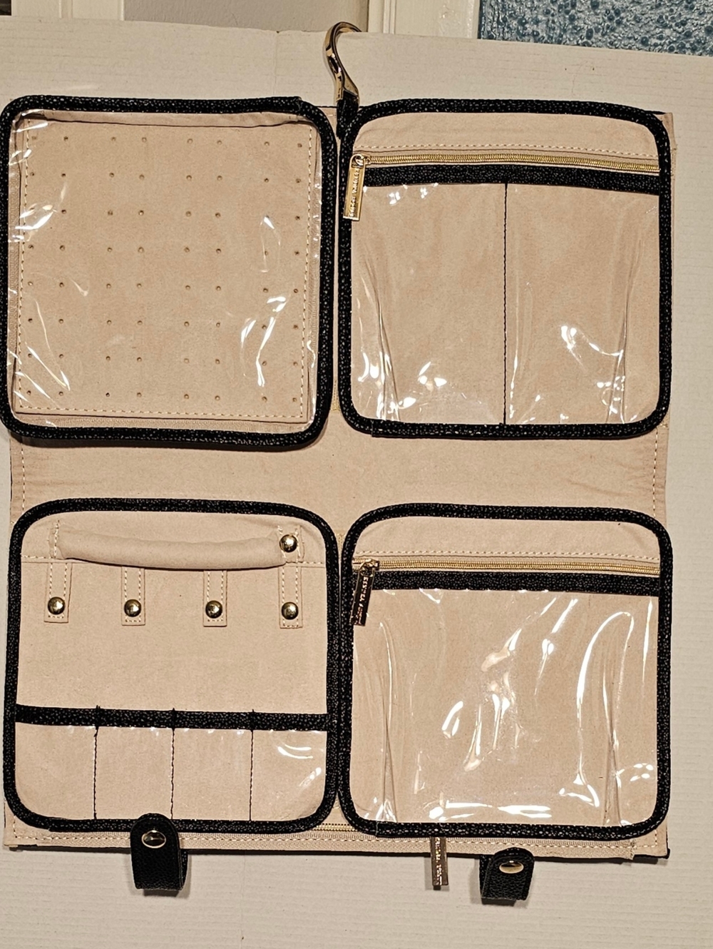 Kendra Scott Jewelry Travel Organizer - Picture 2 of 8